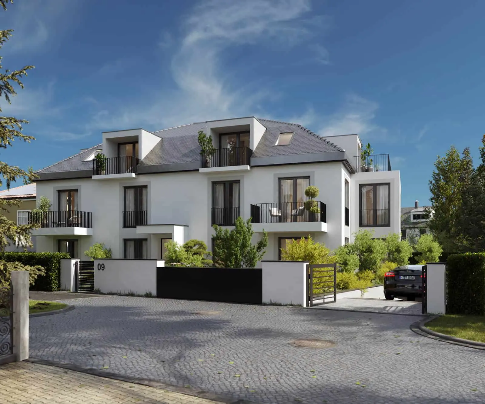 Modernes weißes Mehrfamilienhaus mit Balkonen, umgeben von Grün, mit einem Auto in der Einfahrt und einem blauen Himmel über uns.