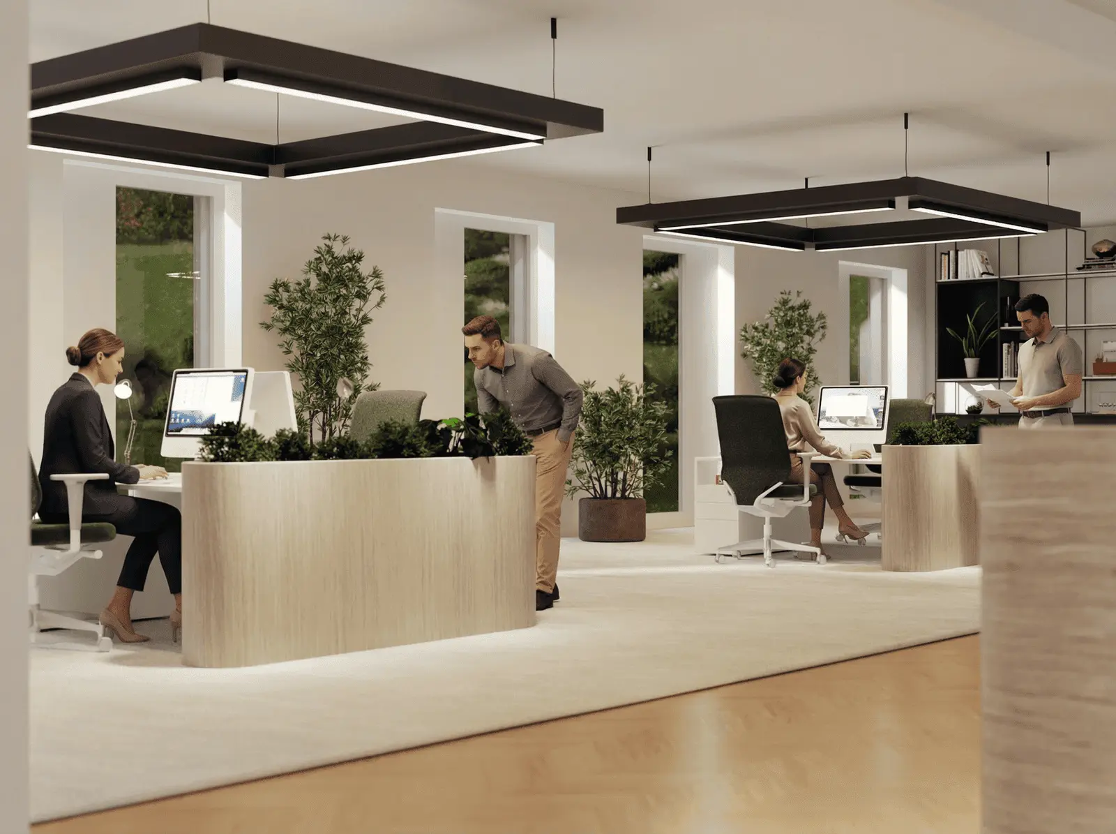 Modernes Büro mit vier Arbeitsplätzen, umgeben von Grünpflanzen und großen Fenstern, die für Tageslicht sorgen.