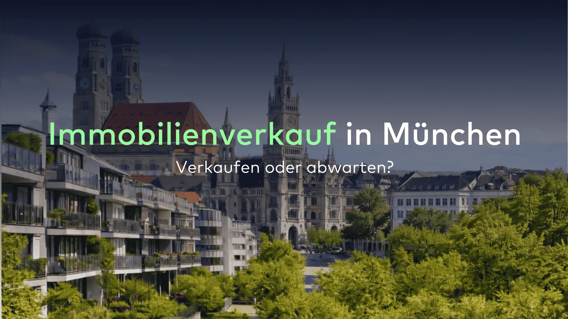 Ansicht des Münchner Stadtbildes mit der Frauenkirche und Wohngebäuden, überlagert mit dem Text: "Immobilienverkauf in München. Verkaufen oder abwarten?.